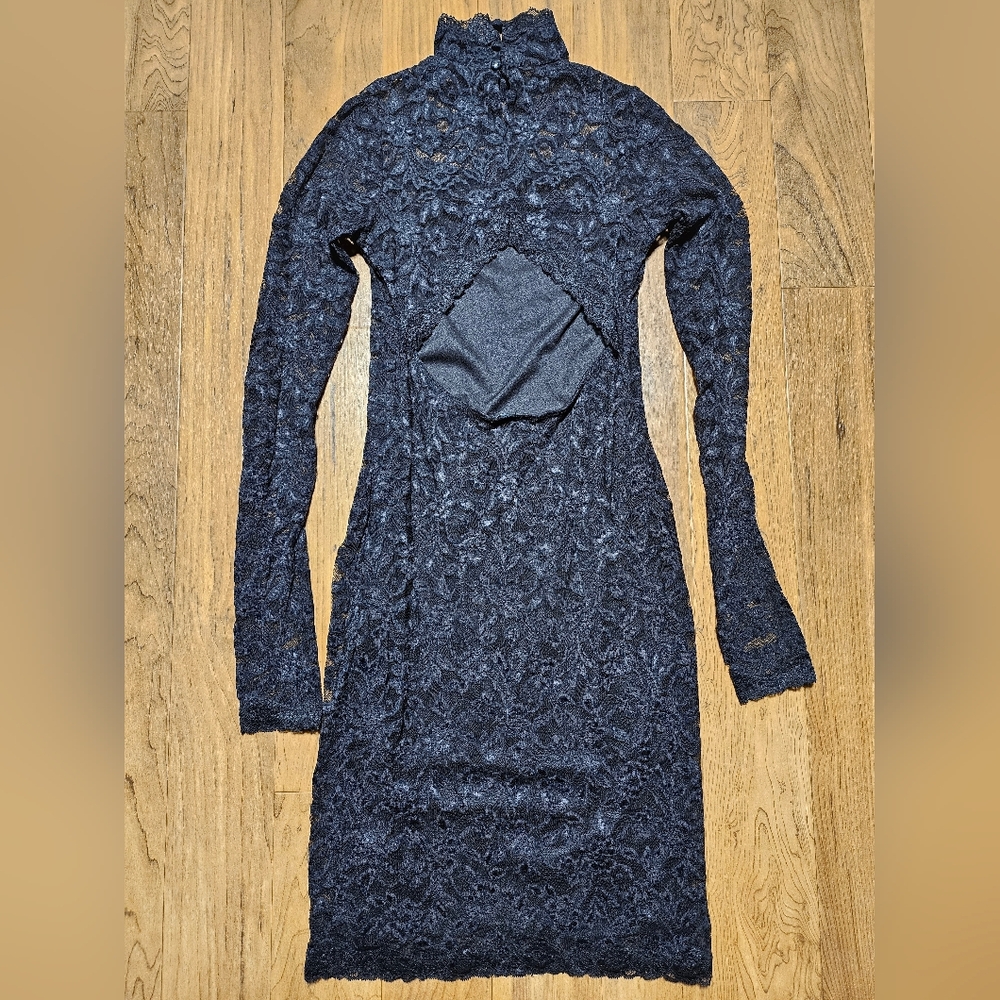 Backless Lace Dress - Picture 5 of 9
